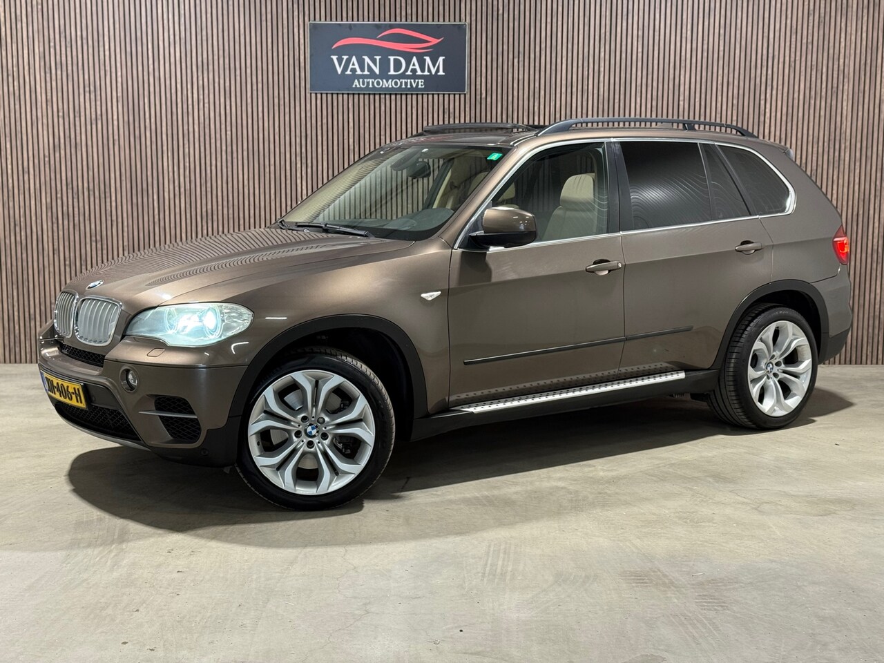 BMW X5 - XDrive50i High Executive 2011 XENON PANO LEDER NAVI CAMERA - AutoWereld.nl