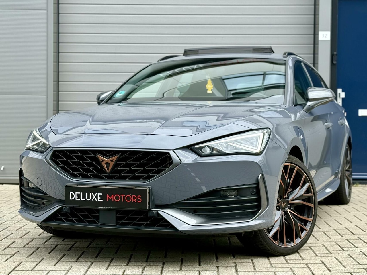 CUPRA Leon Sportstourer - 1.4 e-Hybrid VZ Performance Cam|Pano - AutoWereld.nl