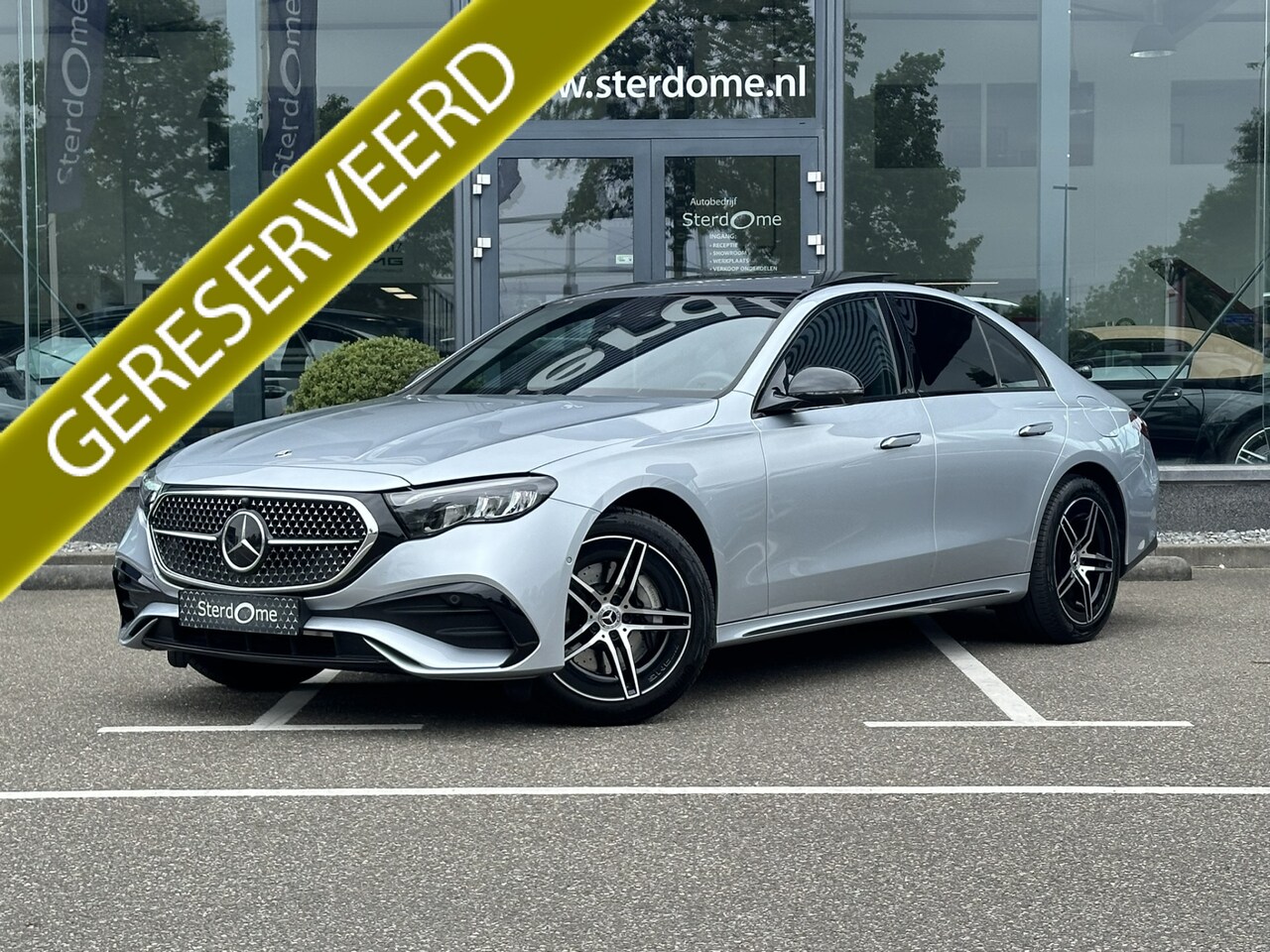 Mercedes-Benz E-klasse - 300 e AMG Line l Nieuw model I Panoramadak l Distronic l Keyless Go l Sfeerverlichting l S - AutoWereld.nl