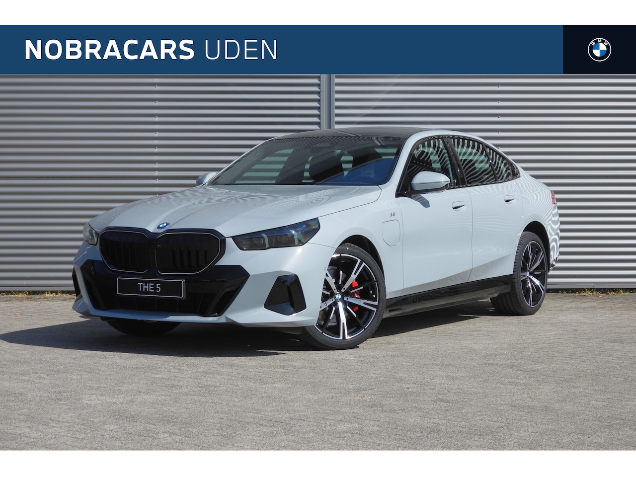 BMW 5-serie - 530e M Sport Automaat / Panoramadak / Trekhaak / Adaptieve LED / Stoelventilatie / Parking - AutoWereld.nl