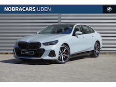 BMW 5-serie - 530e M Sport Automaat / Panoramadak / Trekhaak / Adaptieve LED / Stoelventilatie / Parking