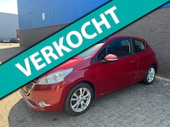 Peugeot 208 - 1.2 VTi Access | Navi | Cruise Control | Parkeersensoren Voor/Achter | Trekhaak | Airco |