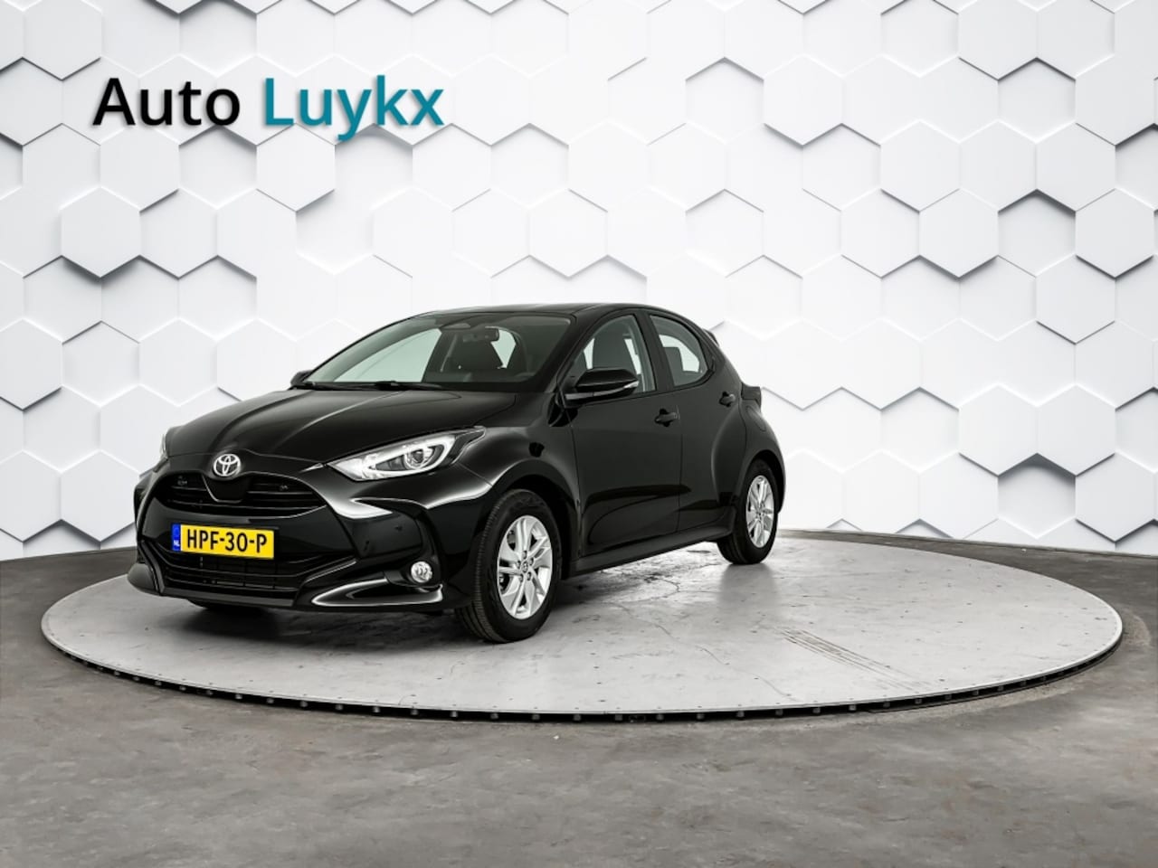 Toyota Yaris - 1.5 Hybrid 115 Business | Parkeersensoren voor + achter | Stuurverwarming | Stoelverwarmin - AutoWereld.nl