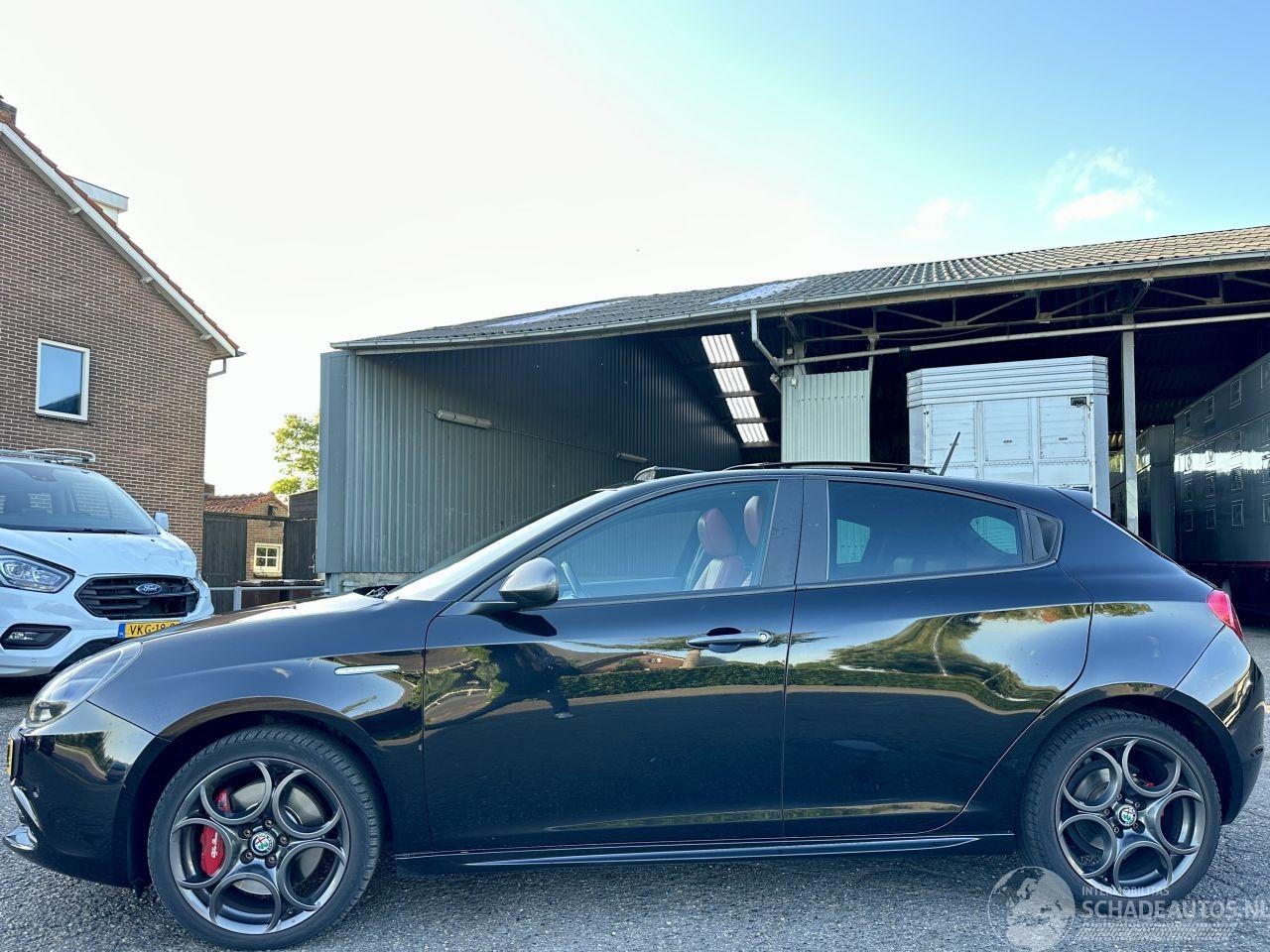 Alfa Romeo Giulietta - 1.4 Turbo 170pk automaat MultiAir Super - AutoWereld.nl