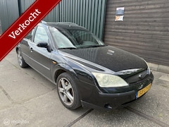 Ford Mondeo Wagon - 1.8-16V Ambiente