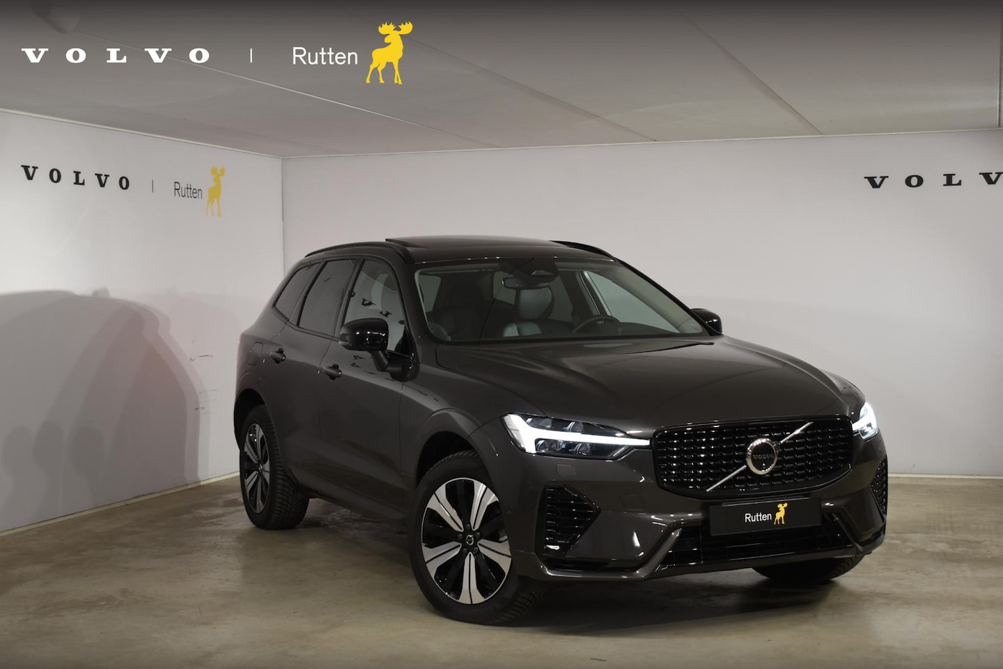 Volvo XC60 - T6 350PK Automaat AWD Plus Dark / Adaptive Cruise control / Stoelverwarming v+a / Stuurver - AutoWereld.nl