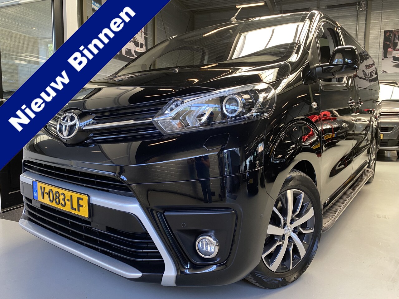 Toyota PROACE Long Worker - 2.0 D-4D Professional DC Panorama, Automaat, Navi - AutoWereld.nl