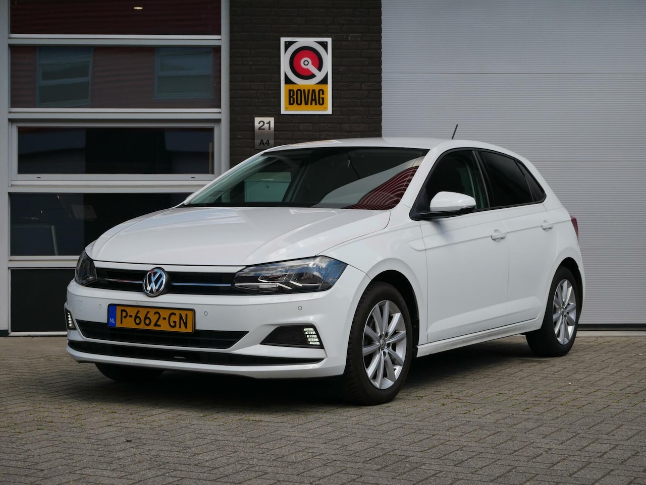 Volkswagen Polo - 1.0 Navi+BT| Stoelverwarming| Dealer onderhouden - AutoWereld.nl