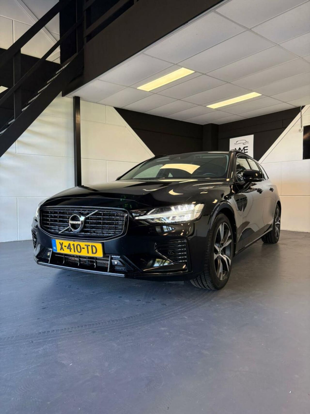 Volvo V60 - 2.0 T6 Recharge AWD R-Design incl premium pakket - AutoWereld.nl