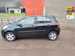 Toyota Yaris - 1.3 VVTi Luna MMT automaat . prijs is incl nieuwe apk, afleverings beurt incl filters en b