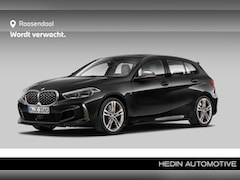 BMW 1-serie - M135i xDrive | Panoramadak | Head up | Elektrisch verstelbare stoelen | Stuurverwarming |