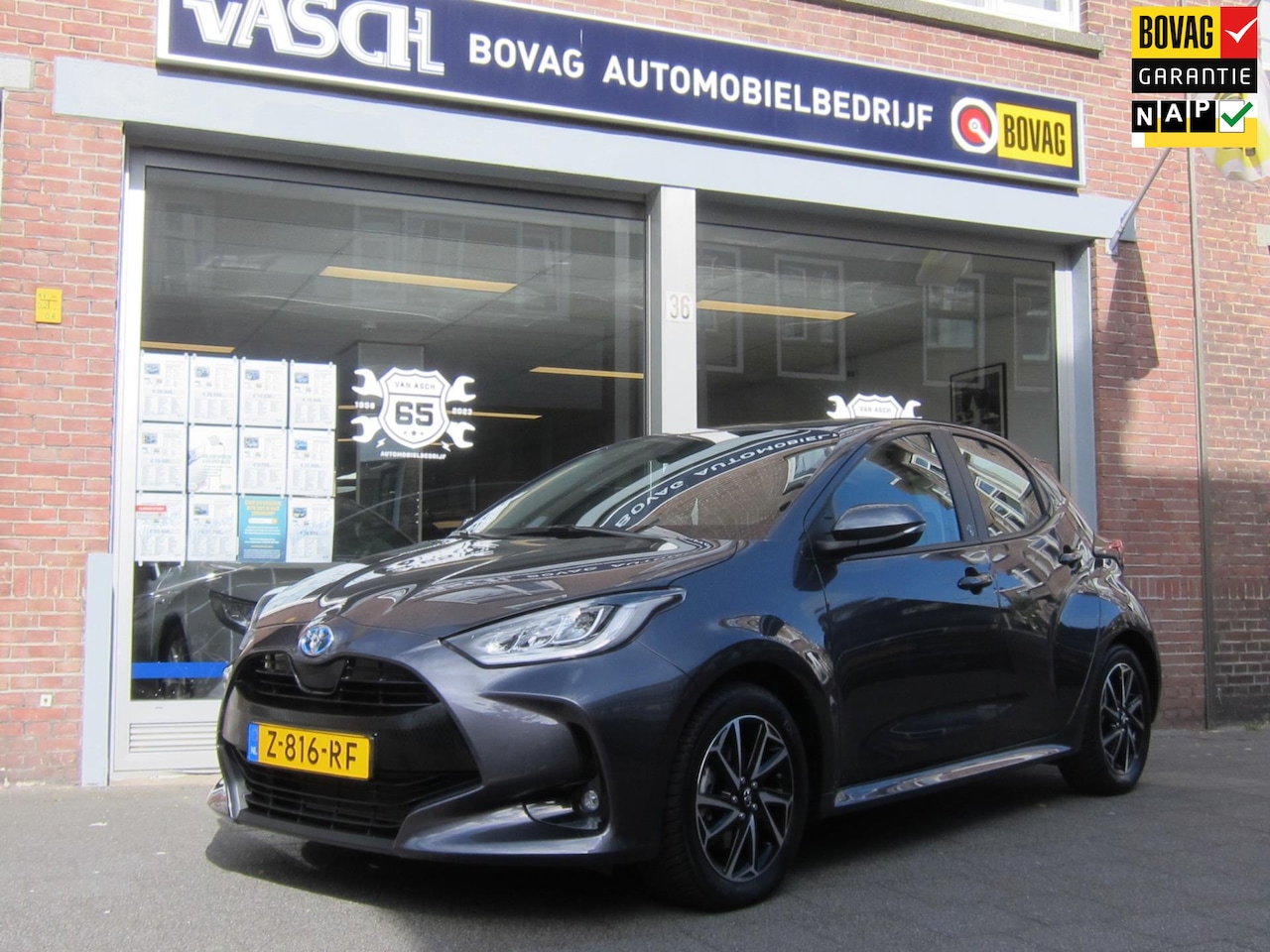 Toyota Yaris - 1.5 Hybrid Dynamic Team-D All In Prijs Bovaggarantie - AutoWereld.nl