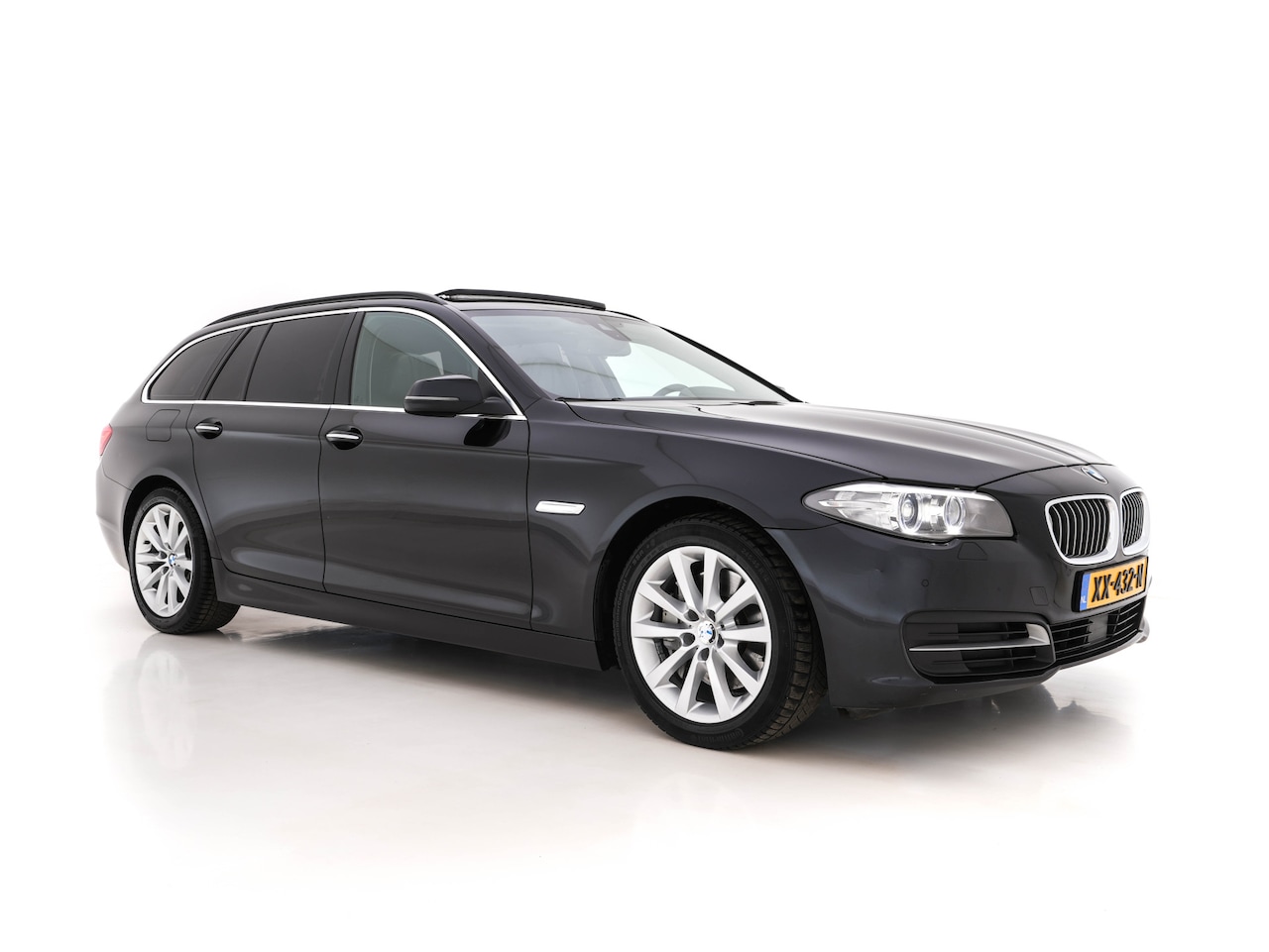 BMW 5-serie Touring - 530d High Executive Aut. *PANO | HEAD-UP | FULL-LEATHER | ADAPTIVE-CRUISE | XENON | HARMAN - AutoWereld.nl