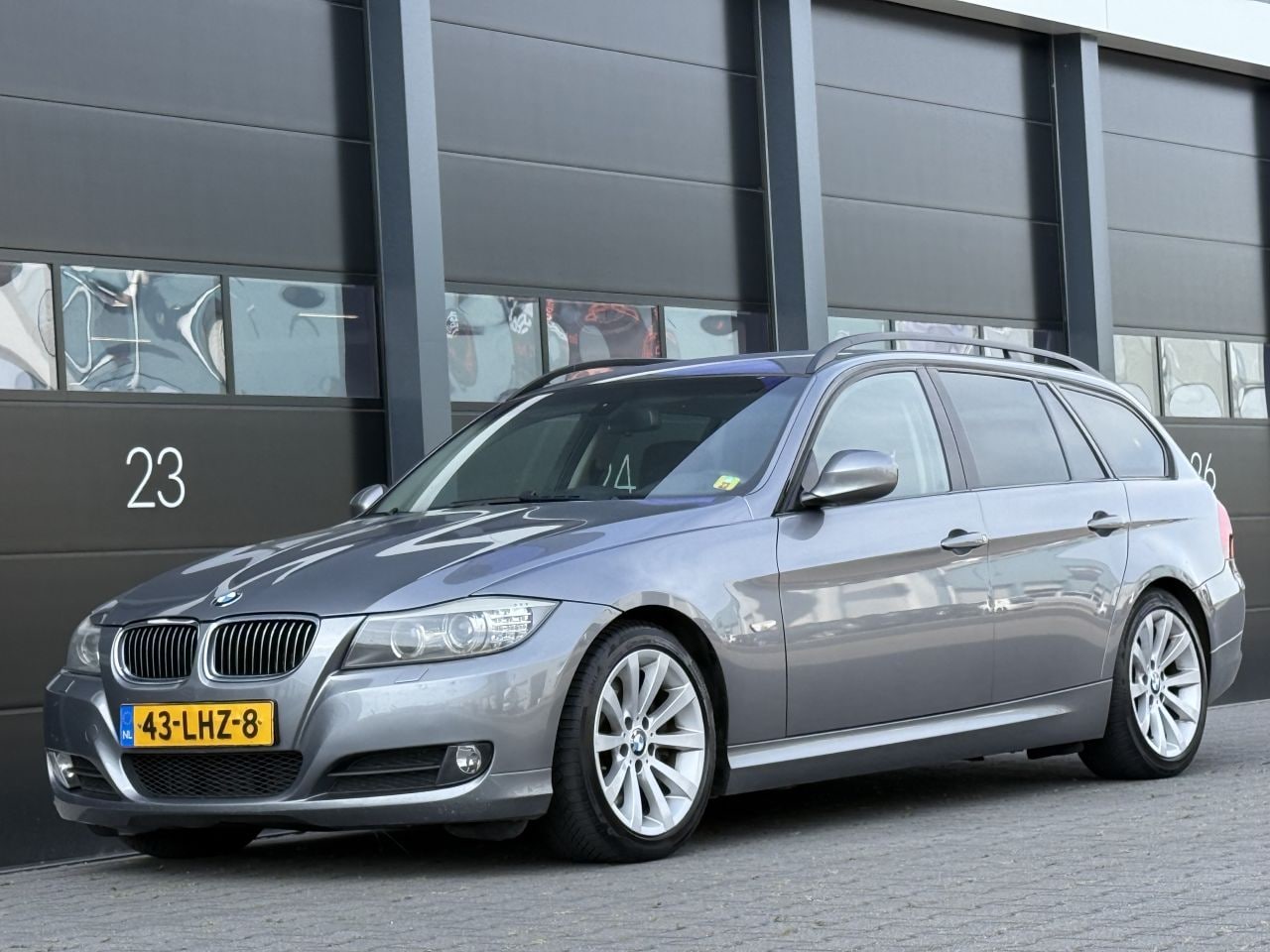 BMW 3-serie Touring - 330d Navi Clima PDC 245 PK - AutoWereld.nl