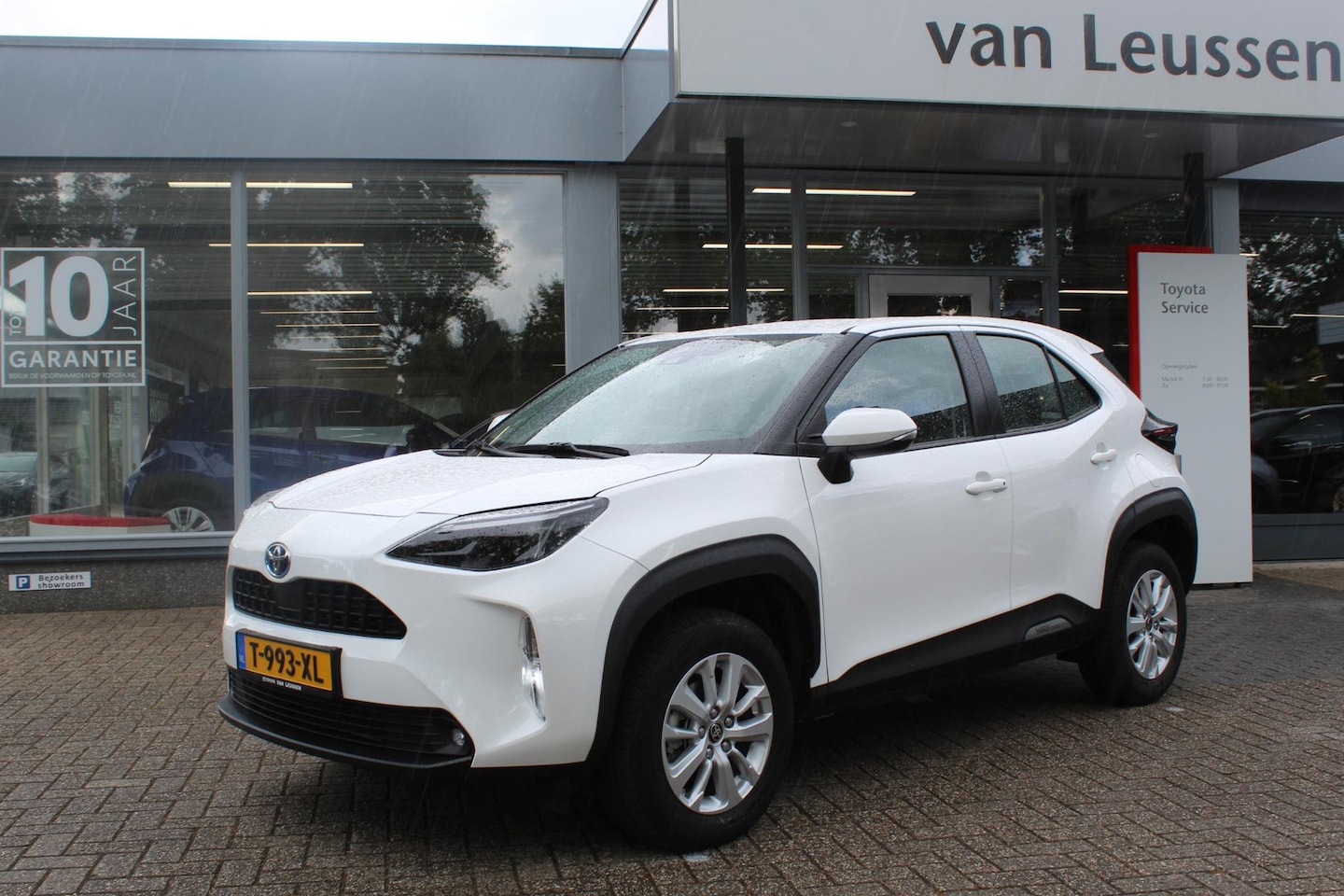 Toyota Yaris Cross - 1.5 HYBRID APPLE/ANDROID AD-CRUISE CLIMA 16" LM-VELGEN CAMERA DAB+ - AutoWereld.nl
