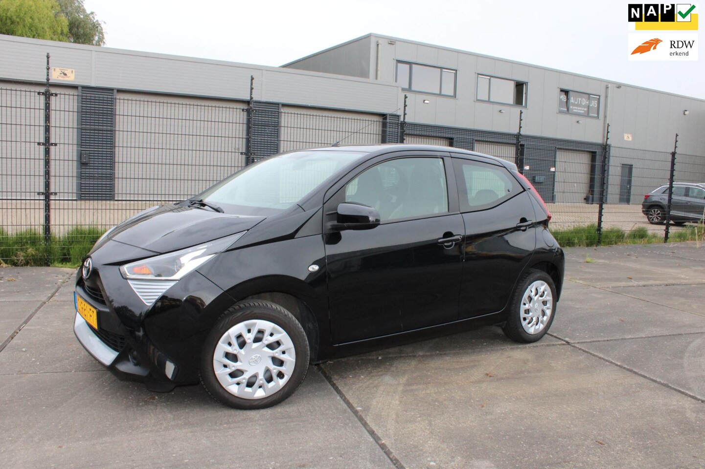 Toyota Aygo - 1.0 VVT-i x-play limited 1.0 VVT-i x-play limited - AutoWereld.nl