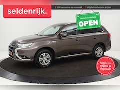 Mitsubishi Outlander - 2.0 PHEV Pure | Trekhaak | Carplay | Camera | Half leder | Keyless | Climate control | Cru