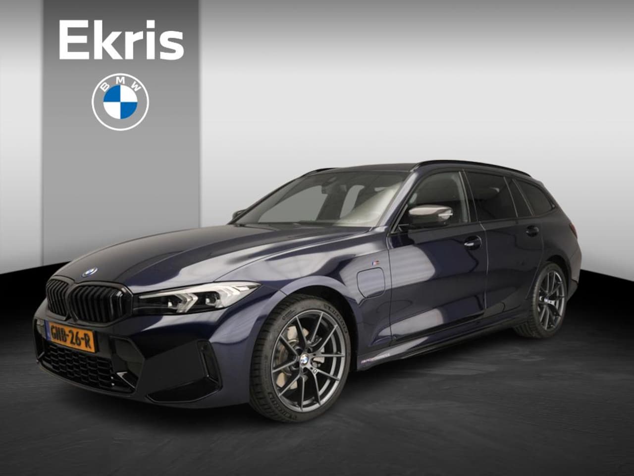 BMW 3-serie Touring - 330e | Facelift !! | M-Performance | LED | Leder | HUD | Elektr. zetels | Stoelverwarming - AutoWereld.nl