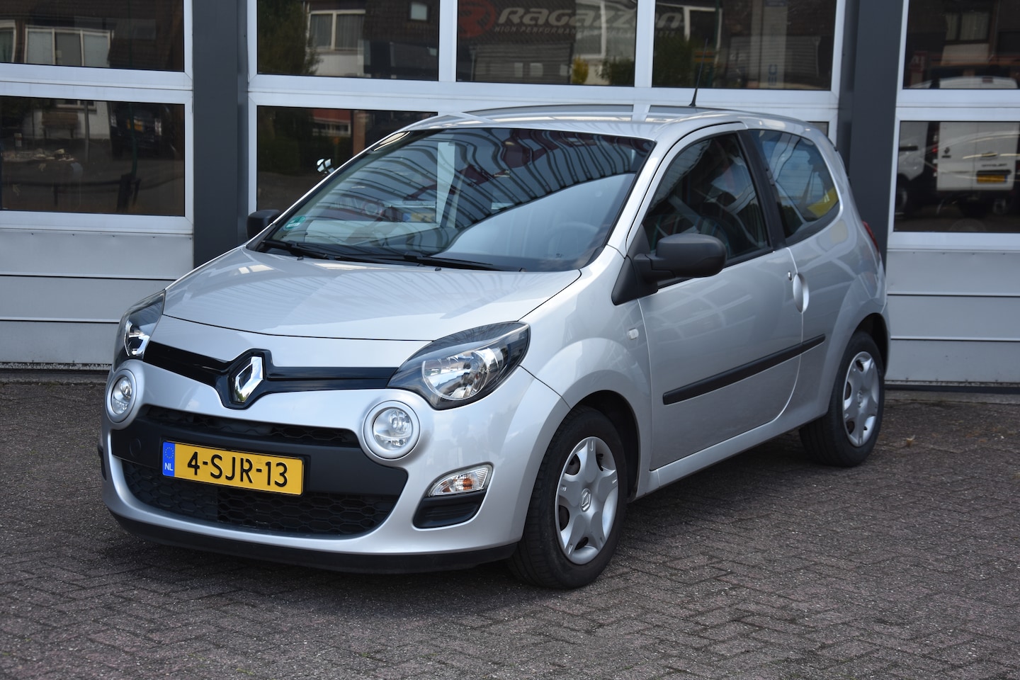 Renault Twingo - 1.2 16V Parisienne - AutoWereld.nl
