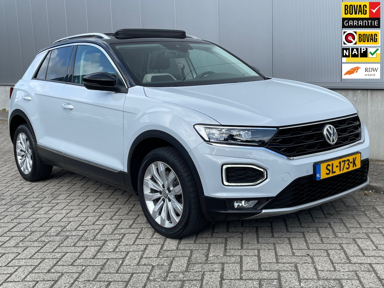 Volkswagen T-Roc - 1.5 TSI Sport / Panorama Dak / Stoelverwarming - AutoWereld.nl