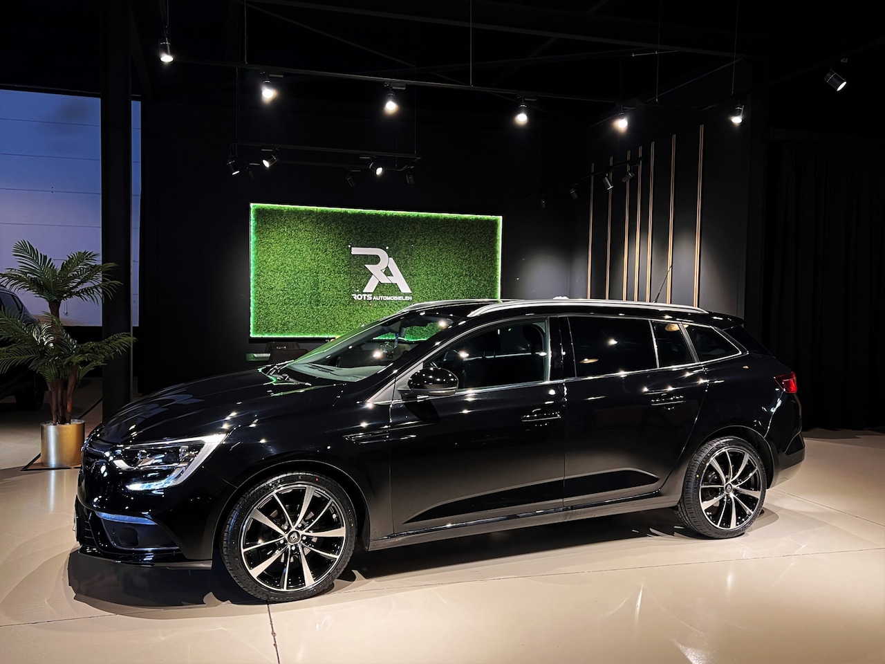 Renault Mégane Estate - 1.2 TCe Zen Navi|Cruis|Stoelverw|18inch Zwart - AutoWereld.nl