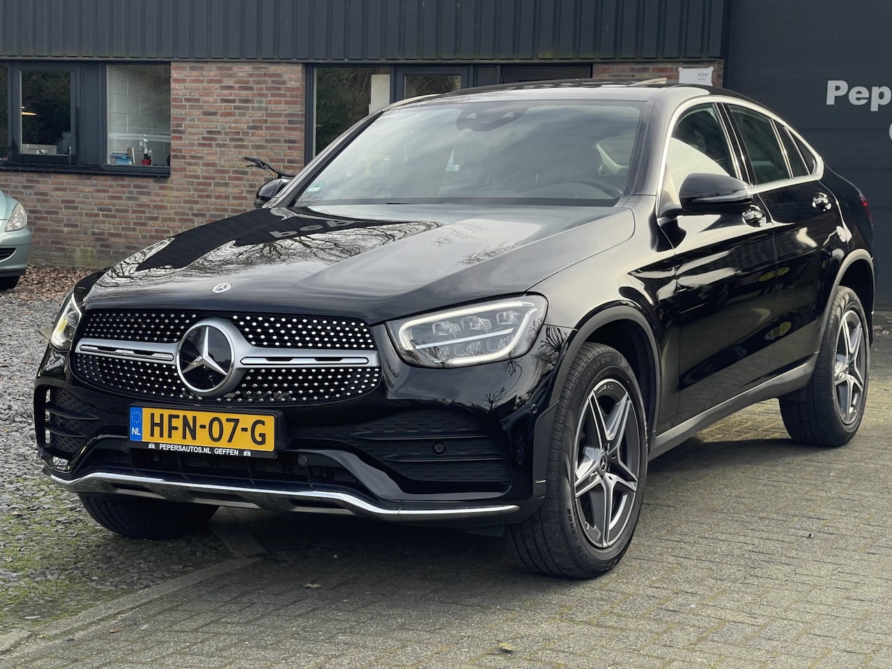 Mercedes-Benz GLC-klasse Coupé - 300e 4MATIC AMG Line Head Up | Schuifdak | ACC | Camera | Sfeerverlichting plug in hybrid - AutoWereld.nl