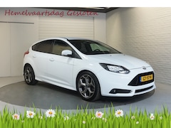 Ford Focus - 2.0 EcoBoost ST-2 Recaro | APK | 250 PK | Half Leer