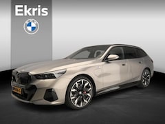 BMW 5-serie Touring - 530e M-Sportpakket pro / Trekhaak / Panoramadak / Travel Pack / Innovation Pack / Park ass