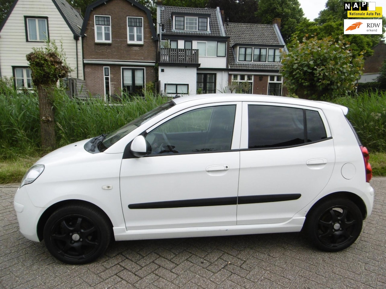 Kia Picanto - 1.0i 5-deurs Stuurbekr. Airco Hoge instap Zuinige 4-Cilinder - AutoWereld.nl