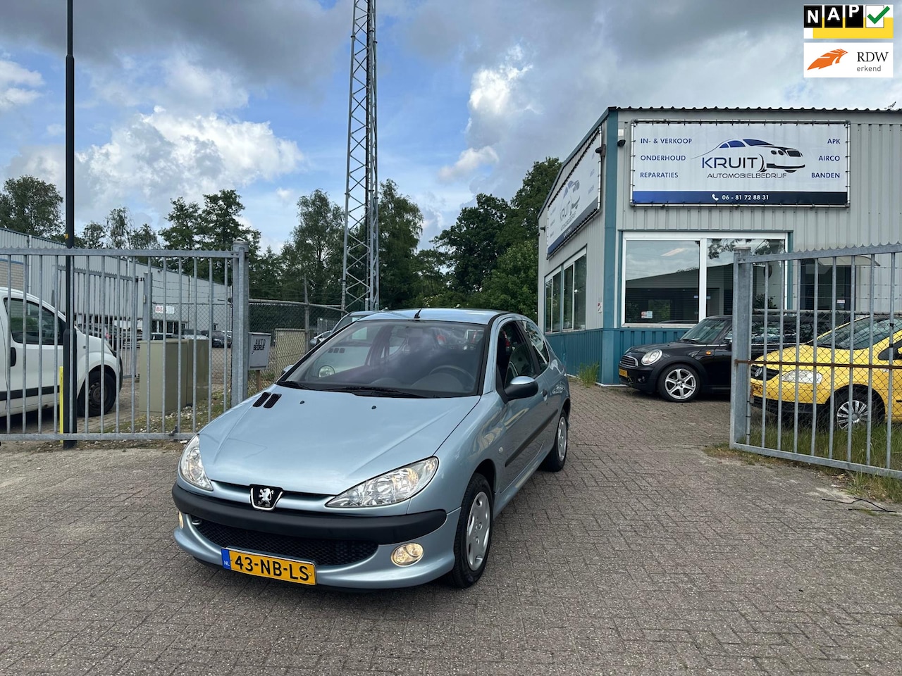 Peugeot 206 - 1.4 XT AUTOMAAT AIRCO APK 03-2026 NETTE AUTO - AutoWereld.nl