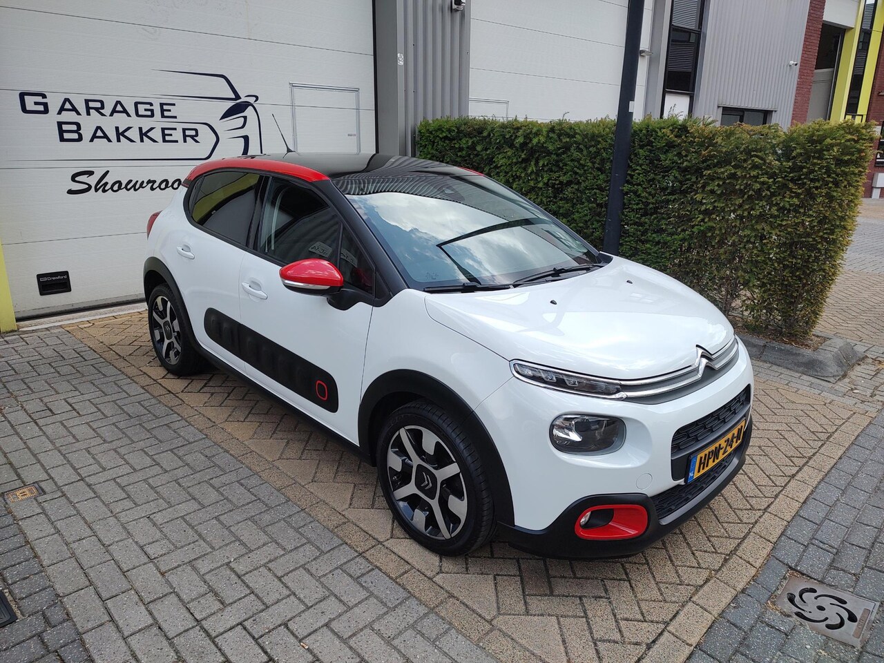 Citroën C3 - 1.2 PureTech Shine Panoramadak Automaat Navi-Carplay Stoelverwarming Led - AutoWereld.nl