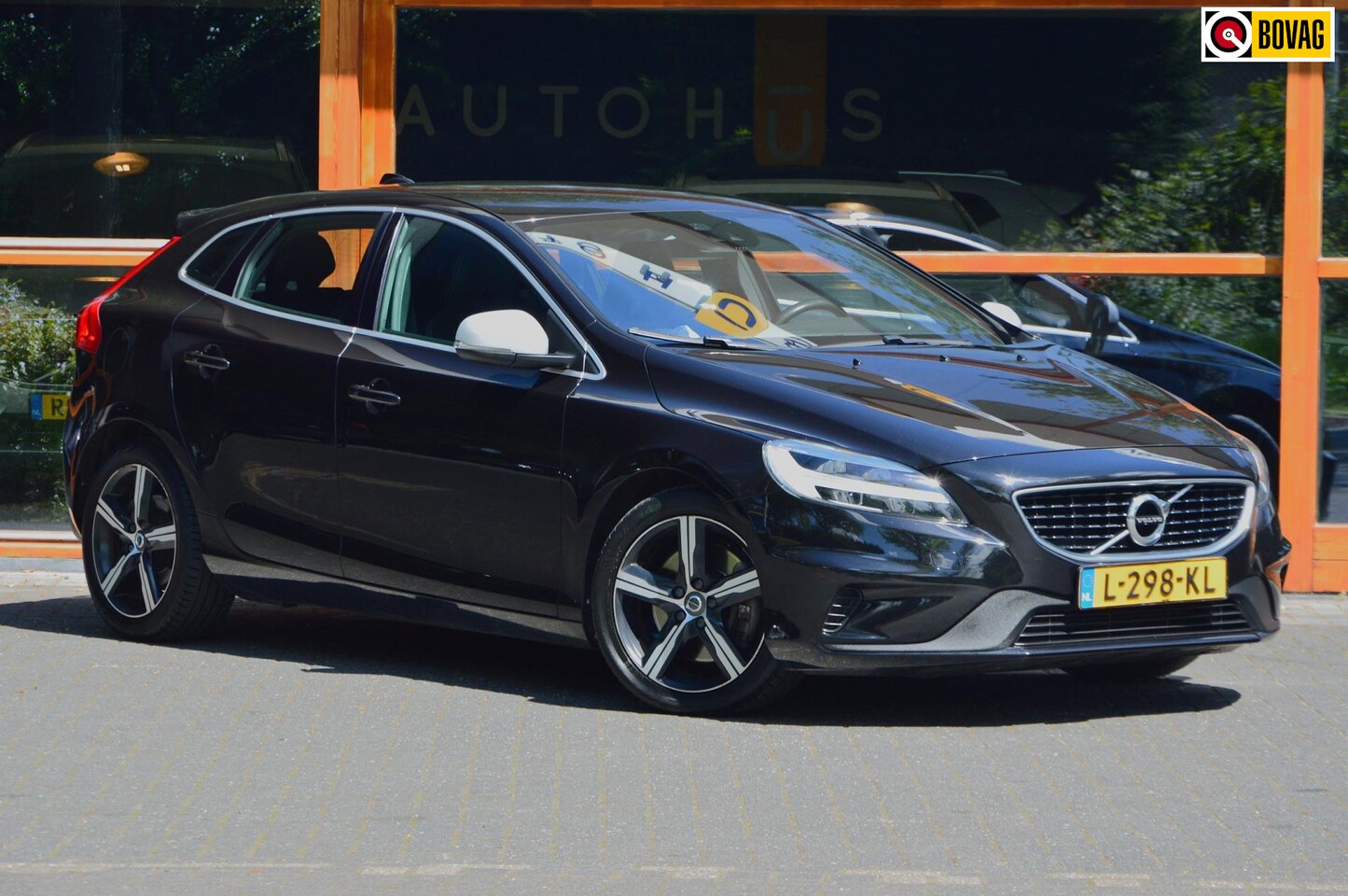 Volvo V40 - T5 R-design | Uniek | BLIS | Trekhaak 1500KG | Cruise Control | Lane Assist | - AutoWereld.nl