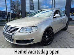 Volkswagen Passat - 2.0 FSI Comfortline Automaat 18" LM-Velgen Climate Cruise Trekhaak
