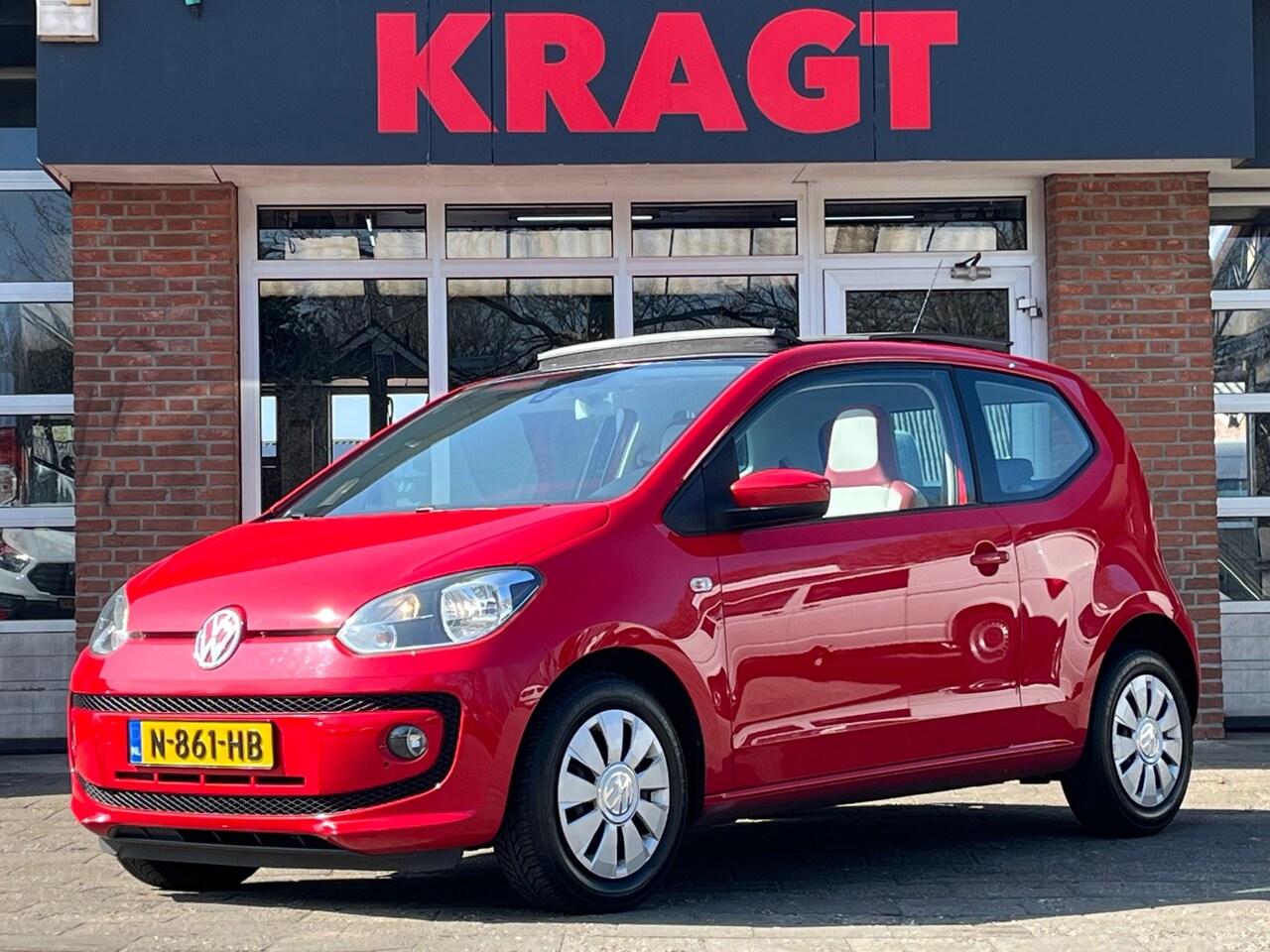 Volkswagen Up! - High up! 1.0 75 pk - Schuifdak - airco - zuinig! - AutoWereld.nl
