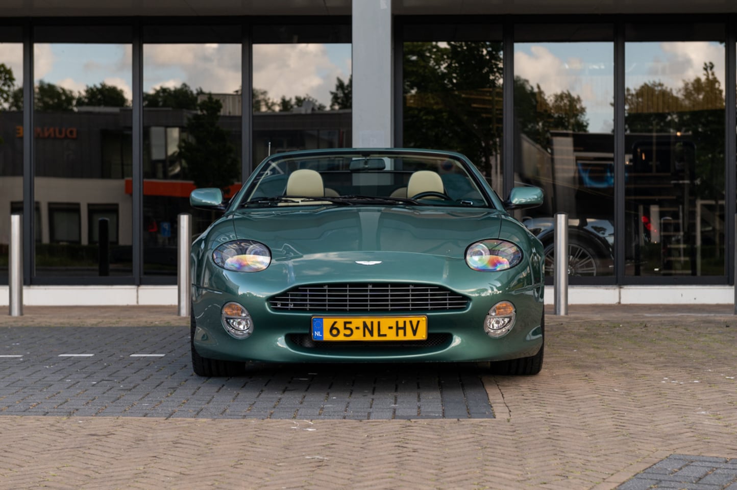 aston-martin-db7-volante-vantage-5-9-v12.jpg