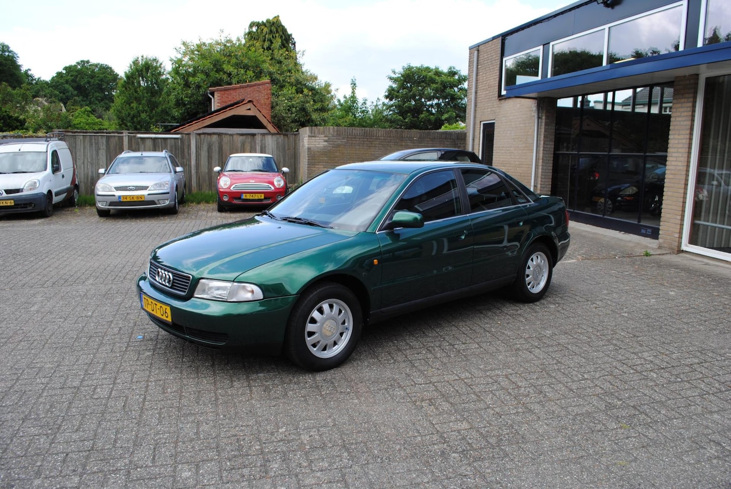 Audi A4 Limousine - 1.6 Advance, EERSTE EIGENAAR, KMST 92123 N.A.P. UNIEK. - AutoWereld.nl