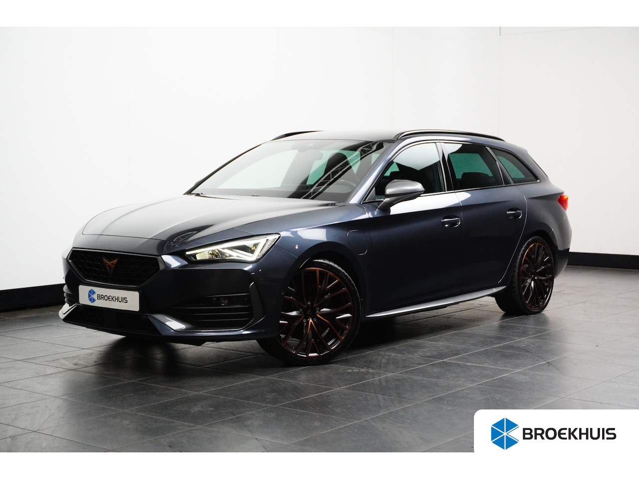 CUPRA Leon Sportstourer - 1.4 e-Hybrid VZ Copper Edition | TREKHAAK | NAVIGATIE | 19 INCH | ELEKTR. A. KLEP - AutoWereld.nl