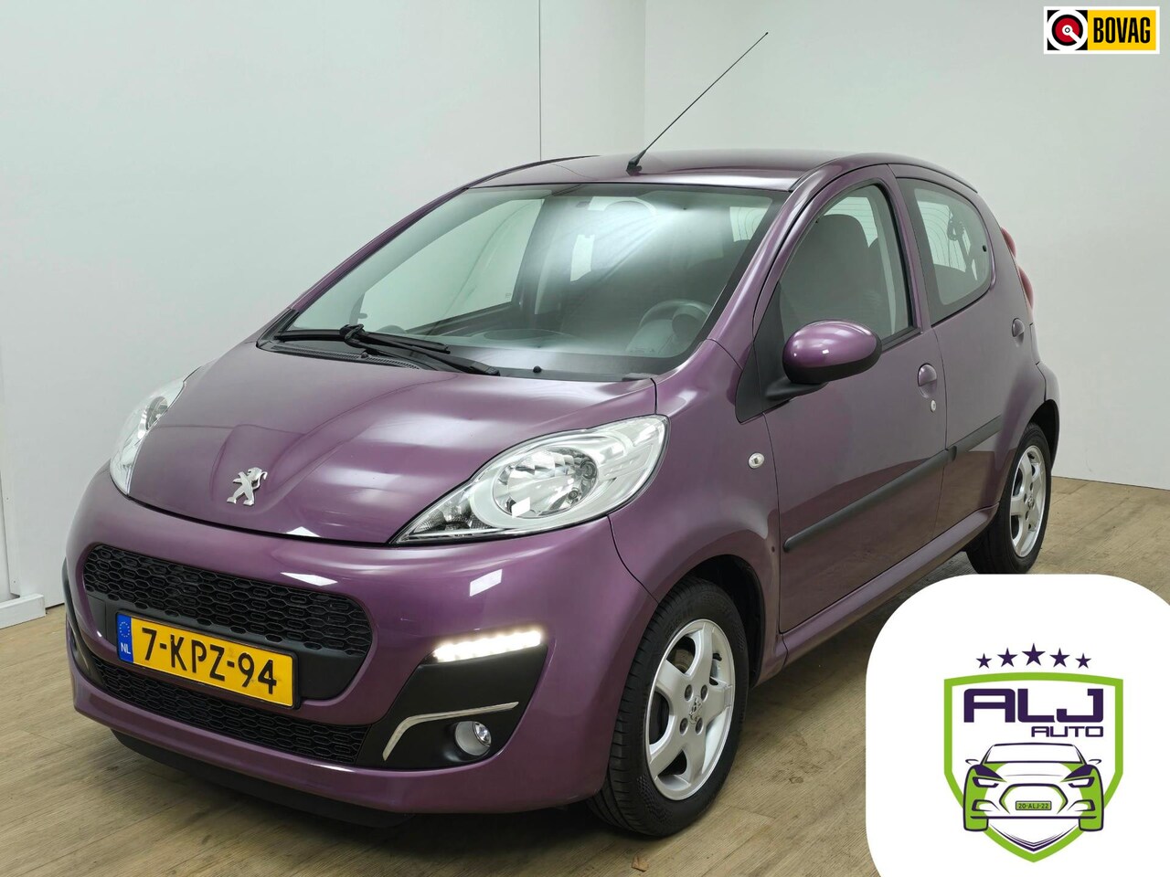 Peugeot 107 - Occasion 1.0 Active leuke kleur met airco en sportvelgen | Radio met aux | Tweedehands Peu - AutoWereld.nl