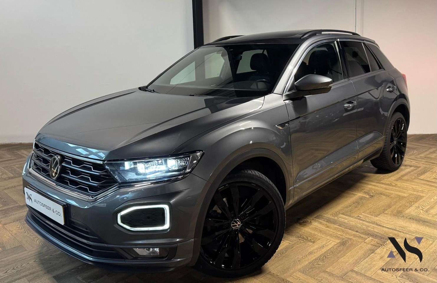 Volkswagen T-Roc - 1.5 TSI Sport Business R-Line PANO CAM - AutoWereld.nl