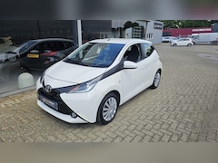Toyota Aygo - 1.0 x-play NLauto | All-seasons | dealeronderhouden