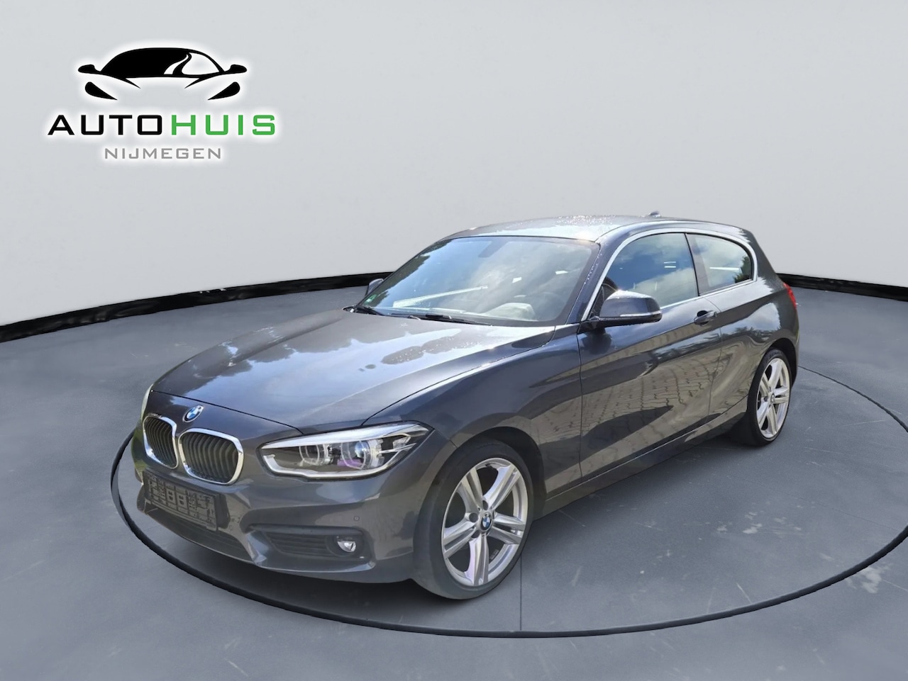 BMW 1-serie - 118i Advantage Led Navigatiesysteem 18" lm velgen Stoelverwarming 63000km! - AutoWereld.nl