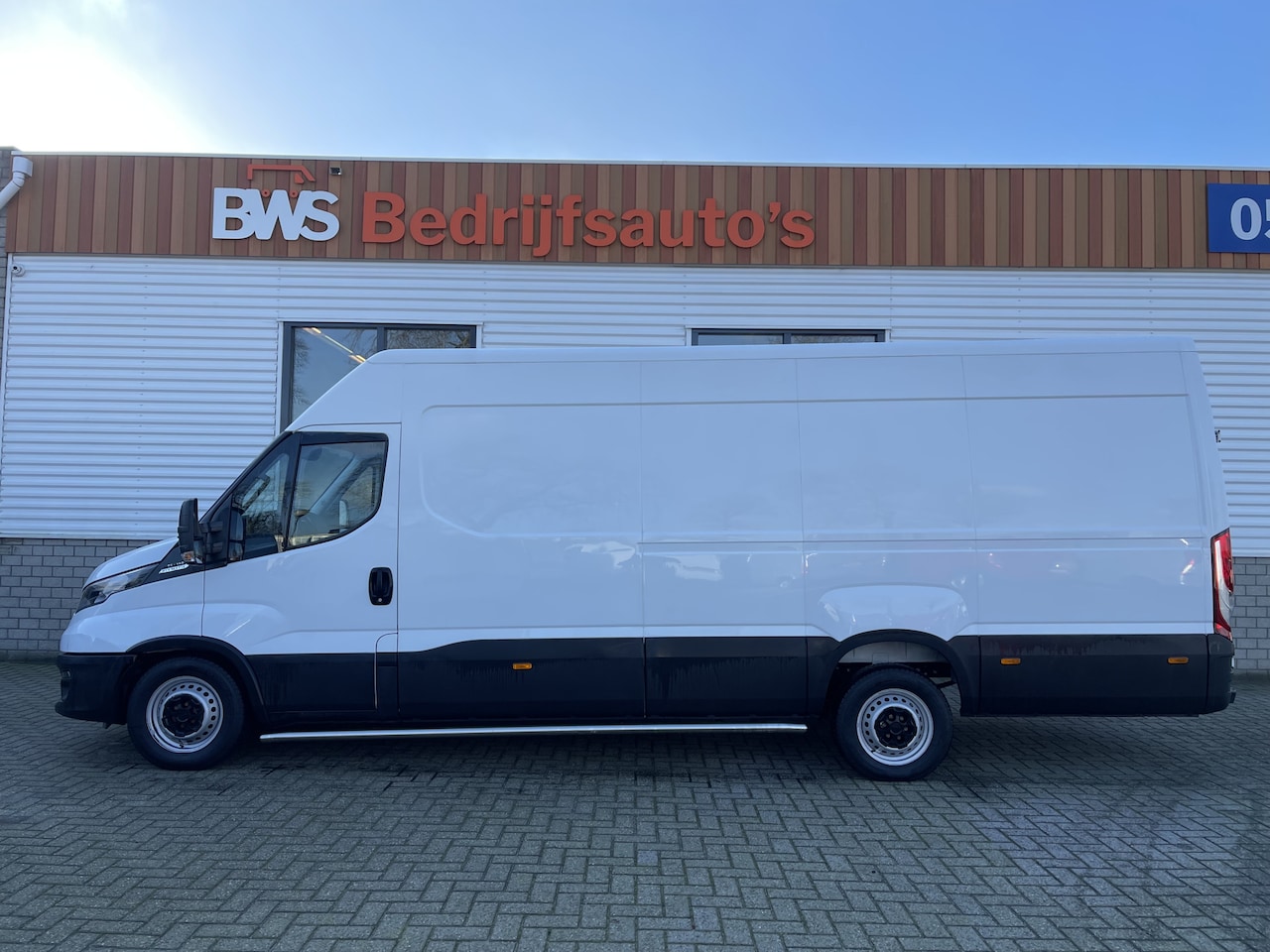 Iveco Daily - 35S14V 2.3 410 L4H2 automaat / vaste prijs rijklaar € 23.950 ex btw / lease vanaf € 428 / - AutoWereld.nl