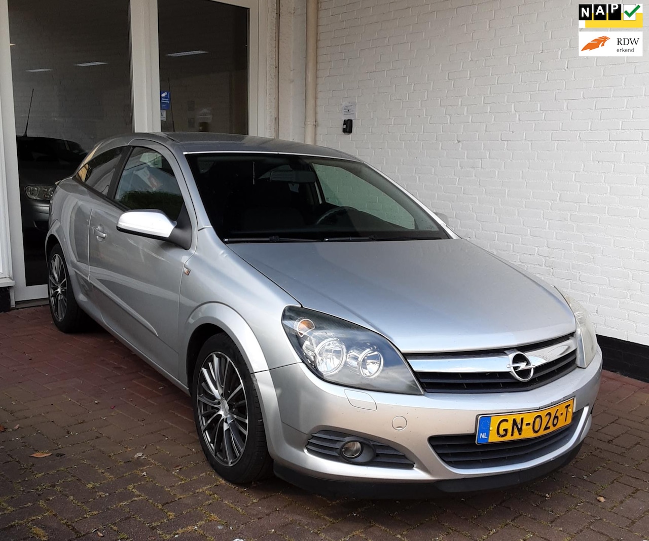 Opel Astra GTC - 1.4 Cosmo * LEES TEKST / NWE APK / TREKHAAK* - AutoWereld.nl