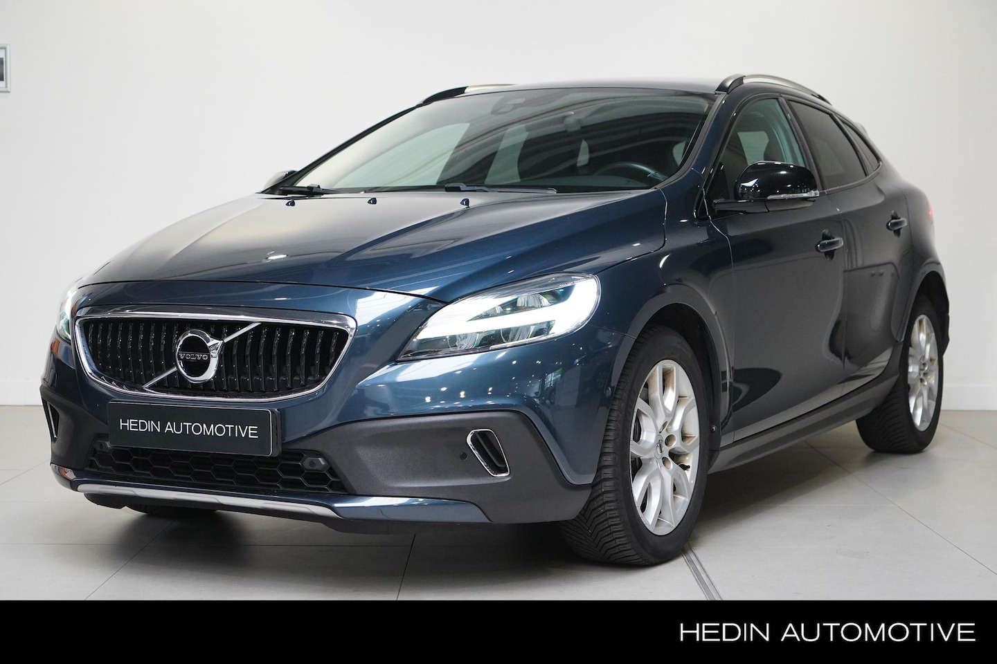 Volvo V40 Cross Country - 1.5 T3 Polar+ Luxury | Panoramadak | Harman/Kardon | Stoelverwarming | Parkeercamera Achte - AutoWereld.nl