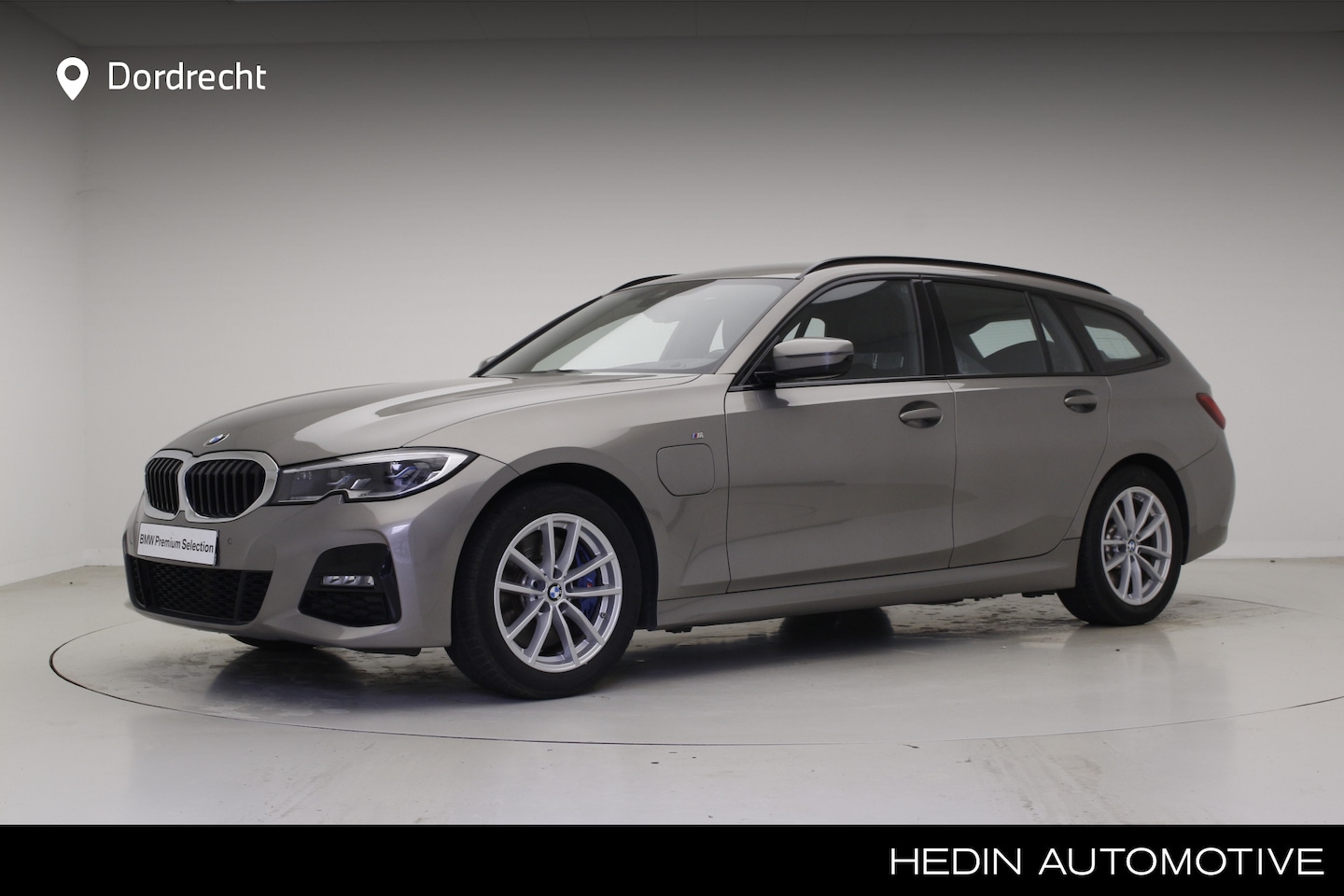BMW 3-serie Touring - 330e xDrive M-Sport | Leder | Laser | Head-Up | Trekhaak - AutoWereld.nl