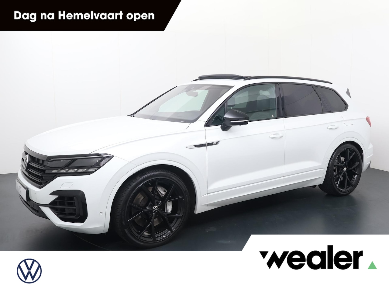 Volkswagen Touareg - 3.0 TSi 4MOTION R | 462 PK | Trekhaak | Luchtvering | Lederen bekleding Puglia | Panoramad - AutoWereld.nl
