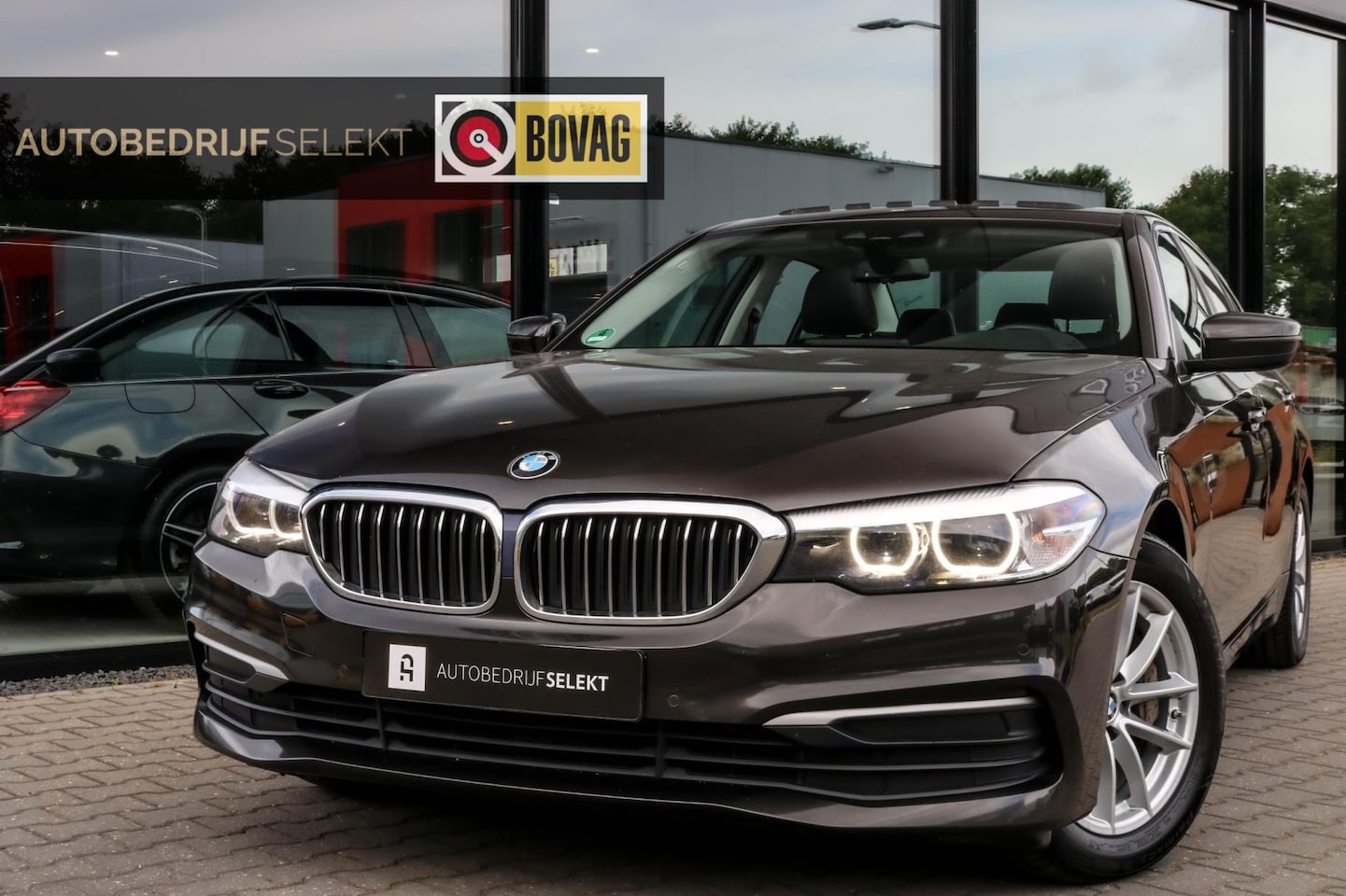BMW 5-serie - 530i - SCHUIFDAK - TREKHAAK - LED - DEALER ONDERHOUDEN - AutoWereld.nl