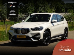 BMW X1 - sDrive18i X-Line | Parelmoer | HUD | NAV | TrekHaak | Uniek netjes