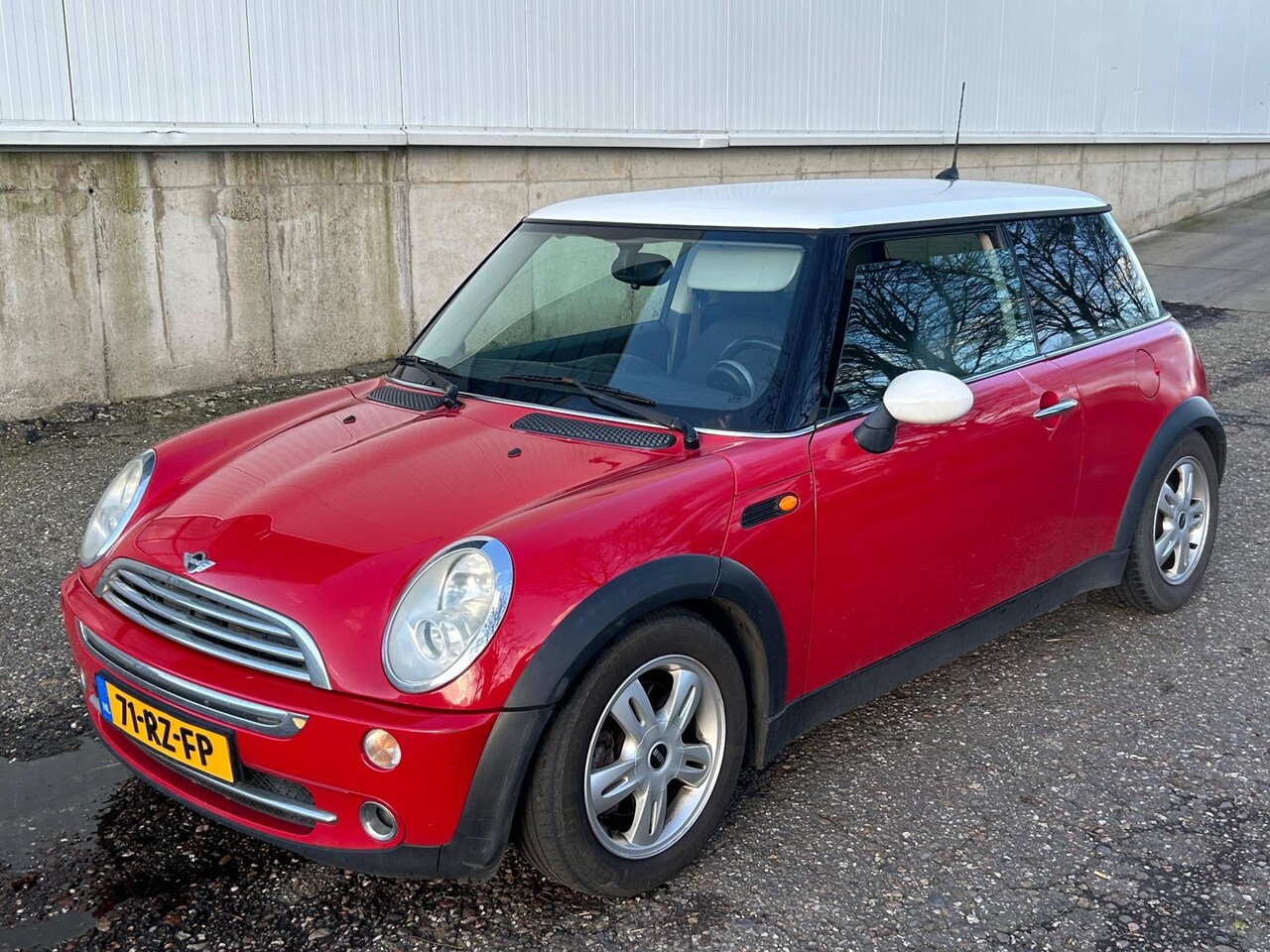 MINI Cooper - Mini 1.6 Pepper! Airco! 235.000km bj 2005! - AutoWereld.nl