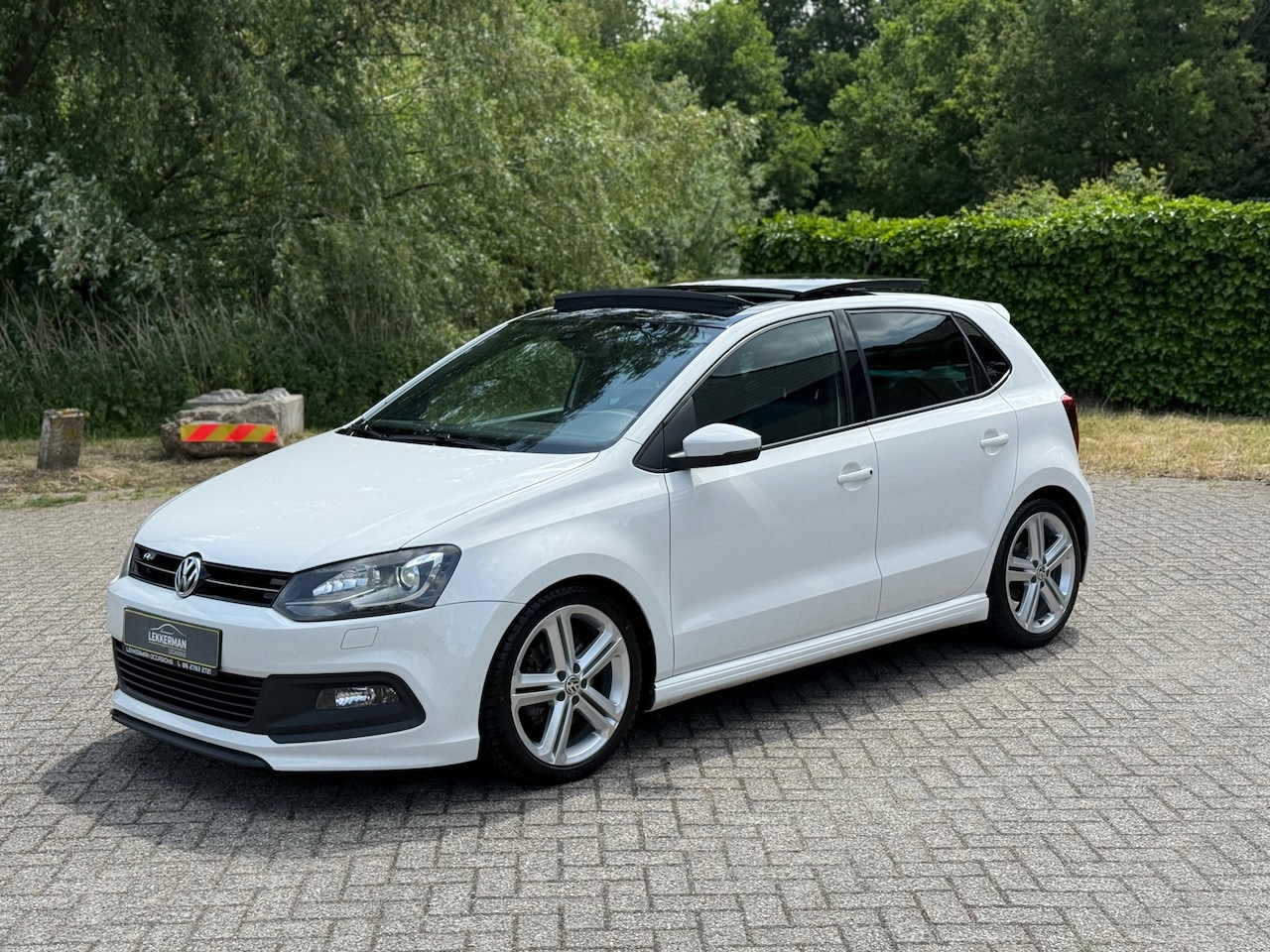 Volkswagen Polo - 1.2 TSI R-LINE I PANO I 89.000KM I LEER I UNIEK I 105PK I 6BAK - AutoWereld.nl